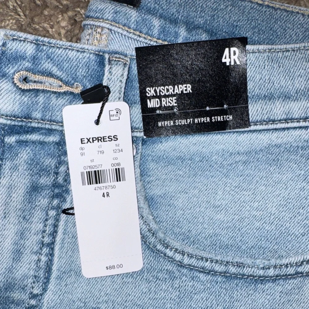 Express Women's Skyscraper Mid Rise Light Blue Jeans Size 4 - Picture 2 of 6